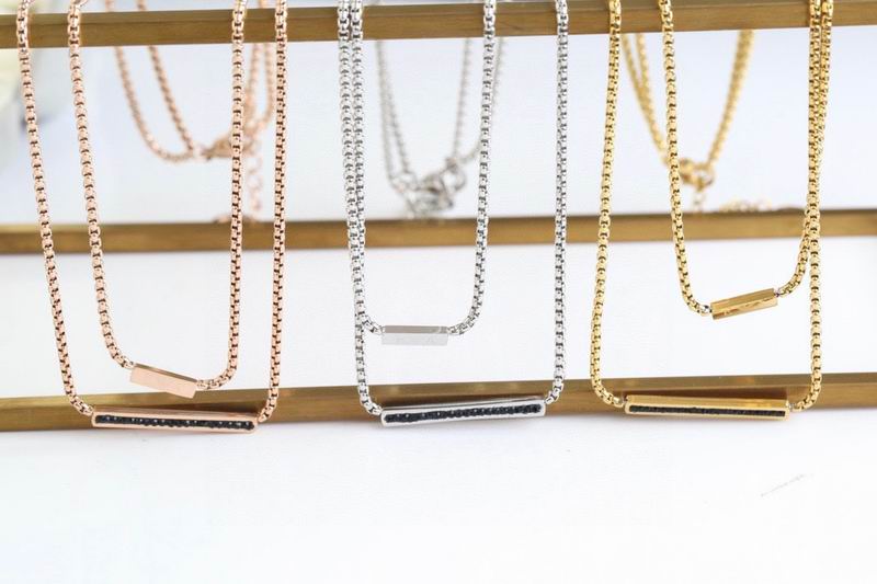 Armani necklace 11lyx4