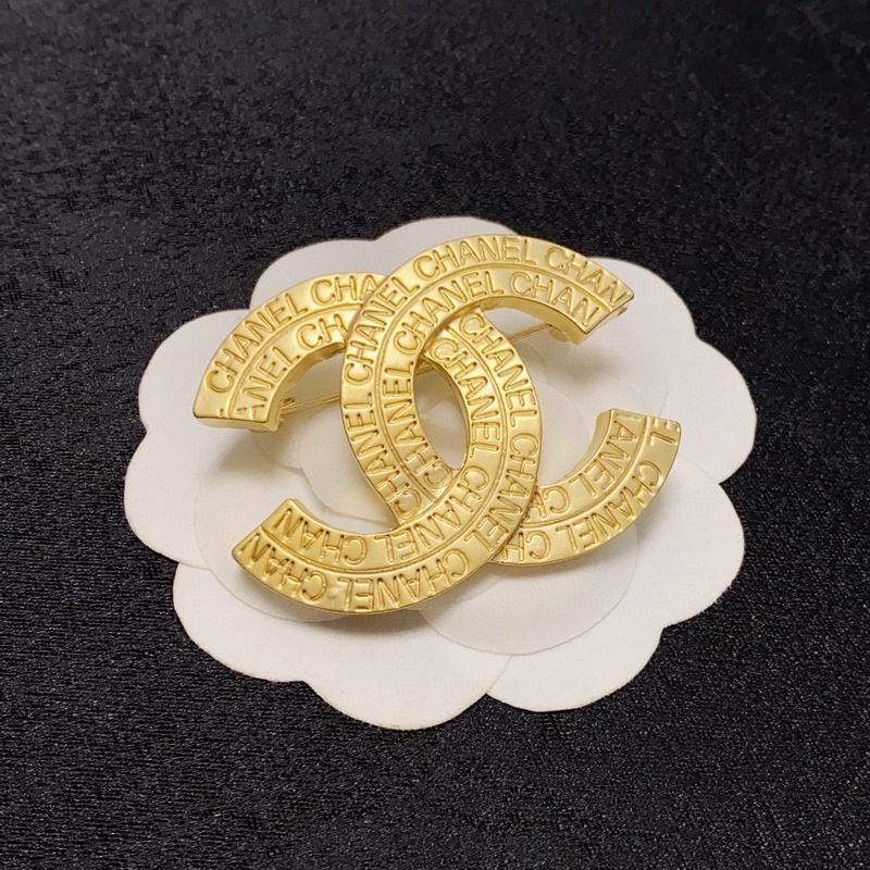 Chanel Brooch 1lyx8