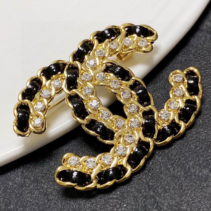 Chanel Brooch 1lyx9