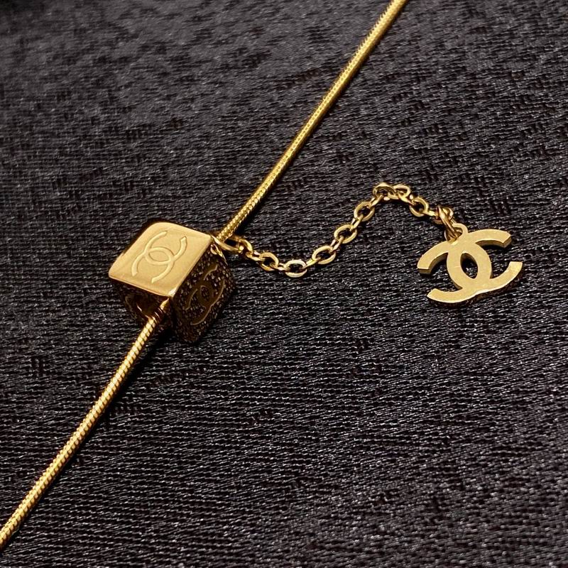 Chanel necklace 1lyx59