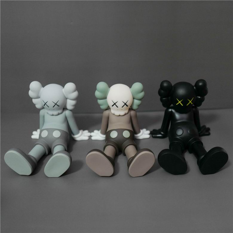 Kaws 13x17x13cm 3C m06