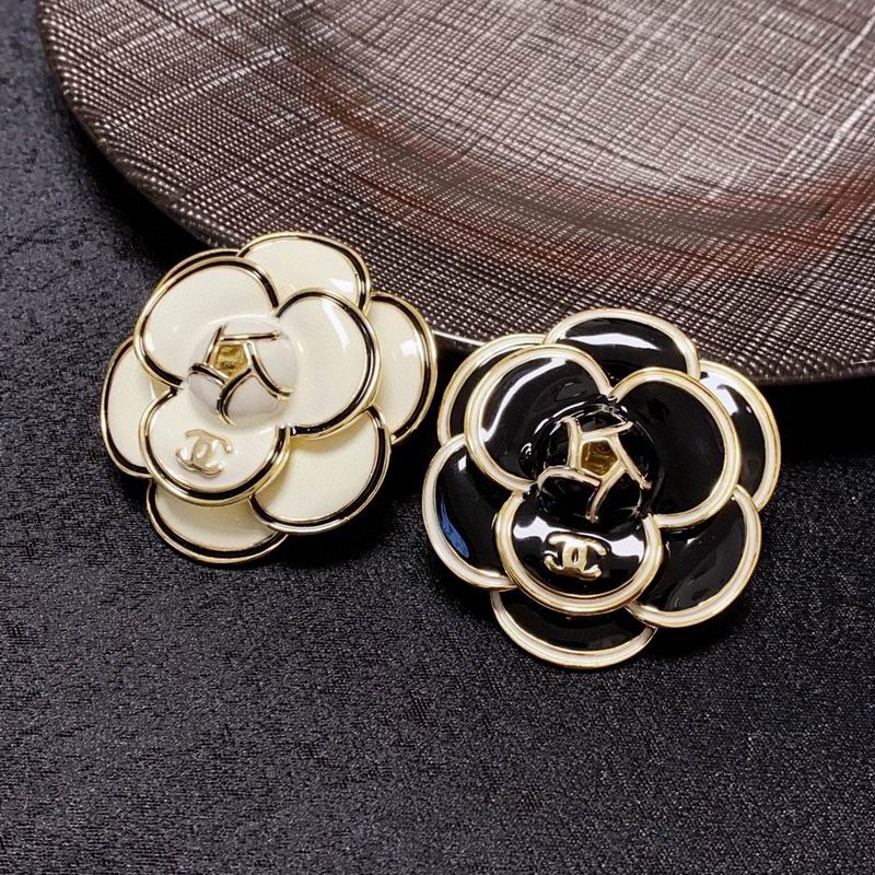 Chanel Brooch 1lyx70