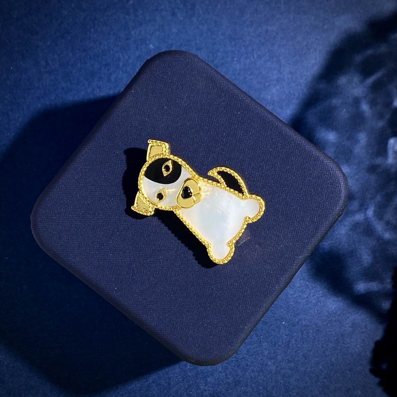 Van Cleef & Arpels brooch 121076