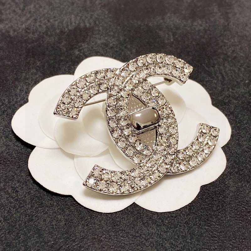 Chanel Brooch 1lyx133