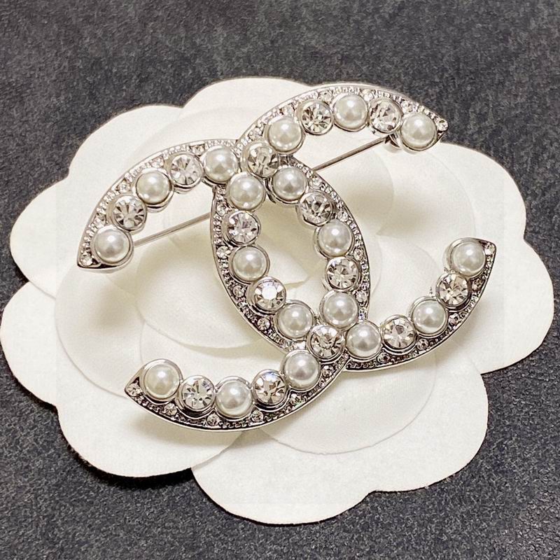 Chanel Brooch 1lyx146