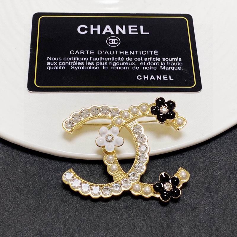 Chanel Brooch 2lyx185
