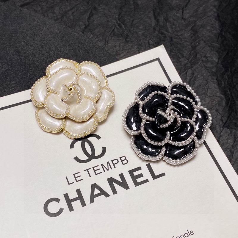 Chanel Brooch 2lyx187