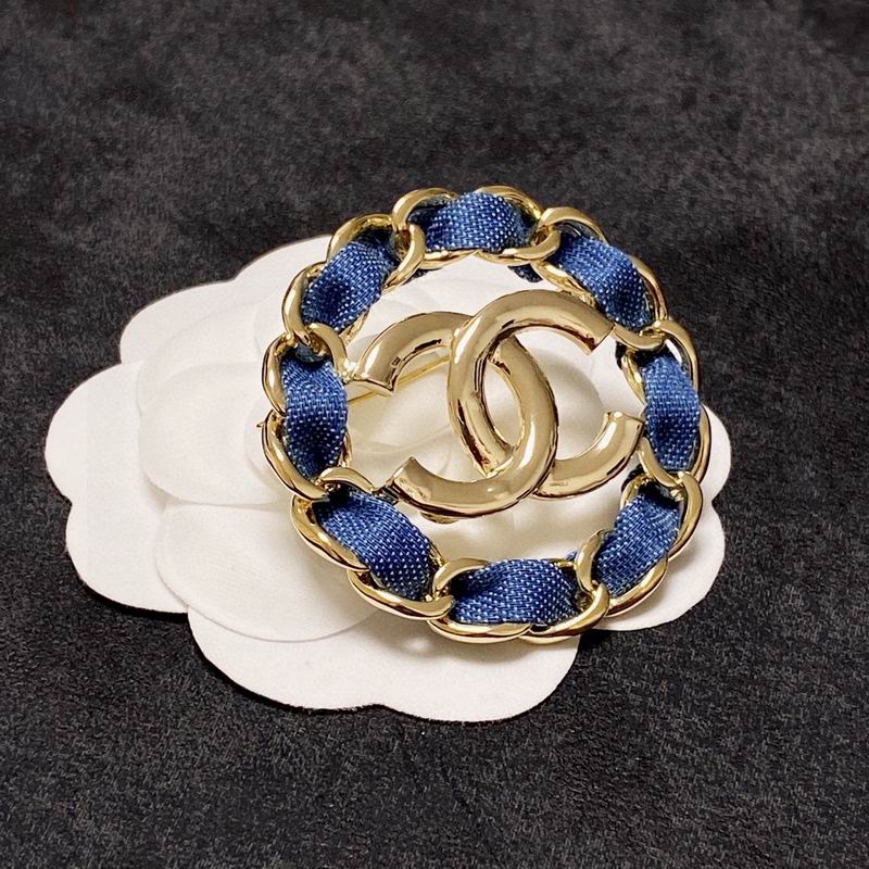 Chanel Brooch 3lyx197