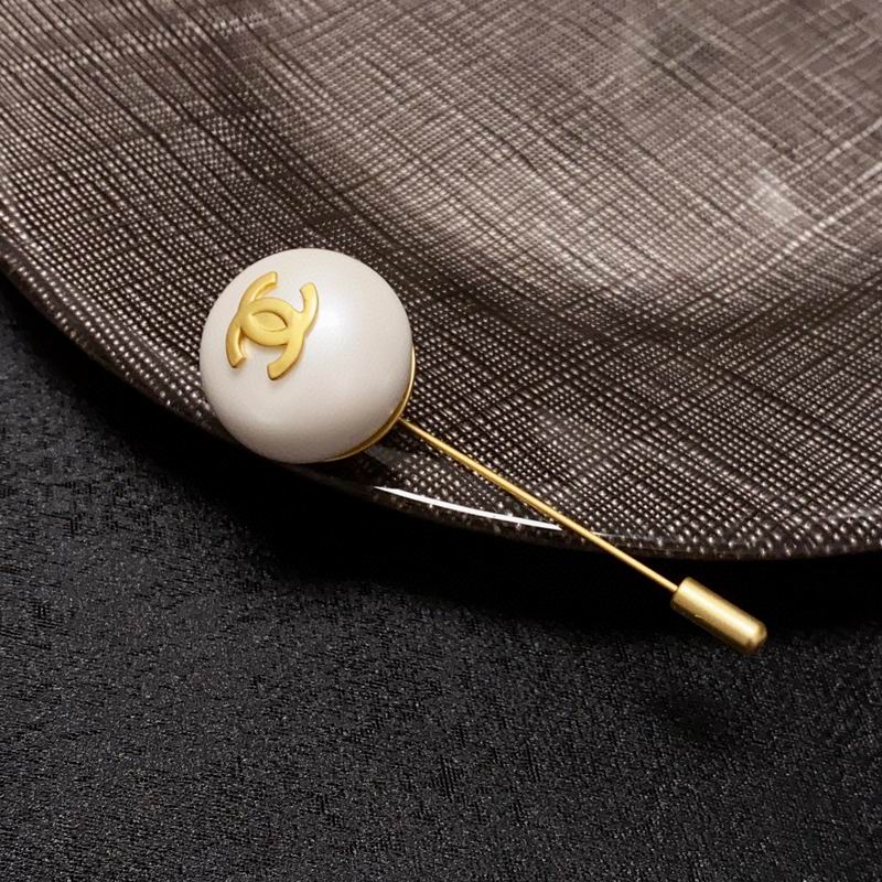 Chanel Brooch 3lyx228