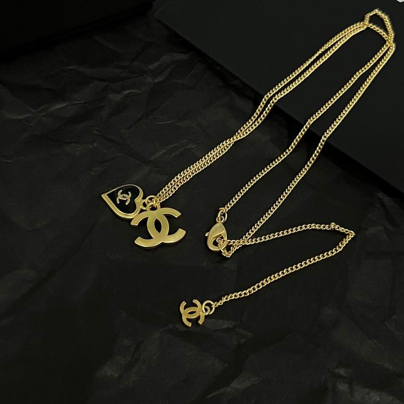 Chanel necklace 3lyx340