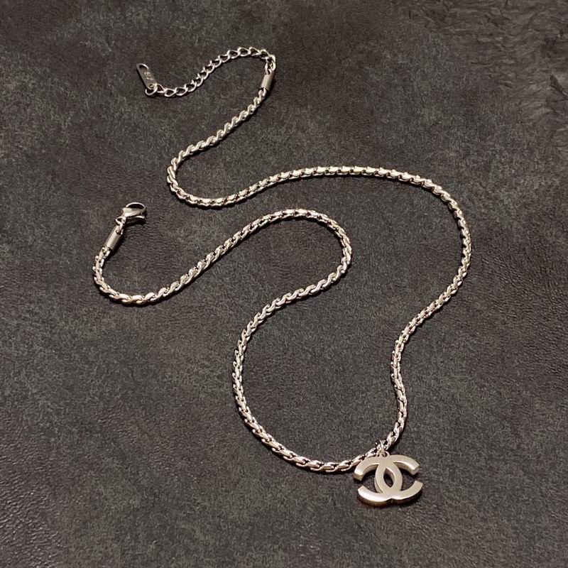 Chanel necklace 3lyx371