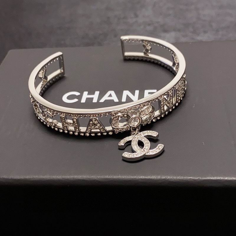 Chanel bracelet 3lyx72