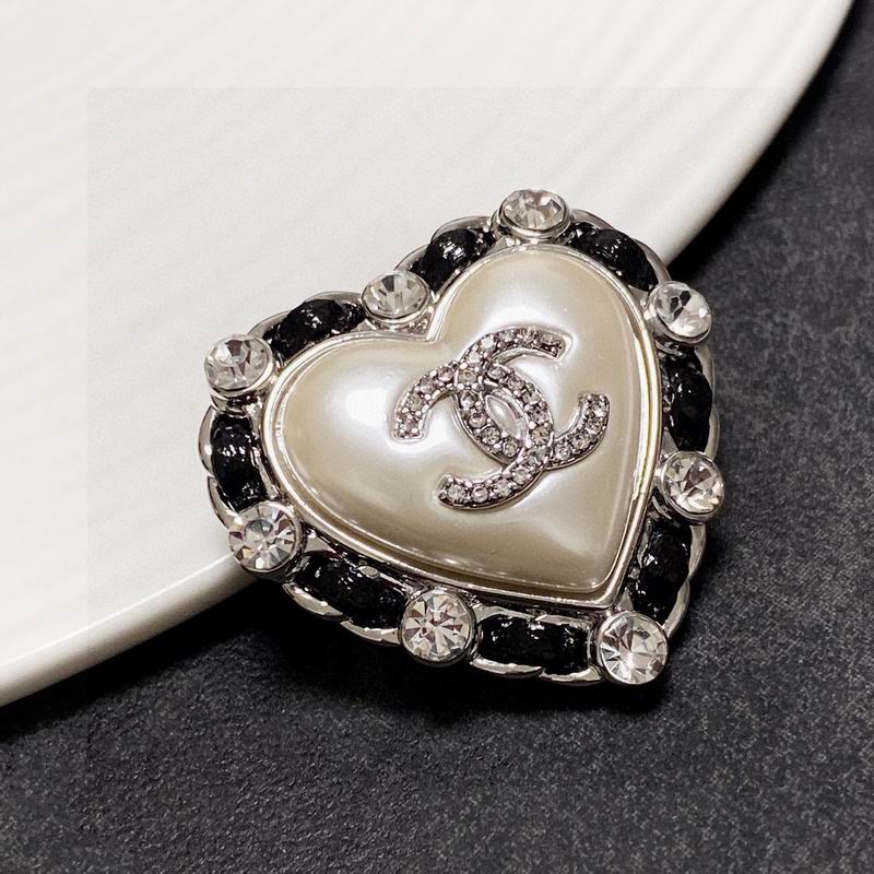 Chanel Brooch 3lyx252