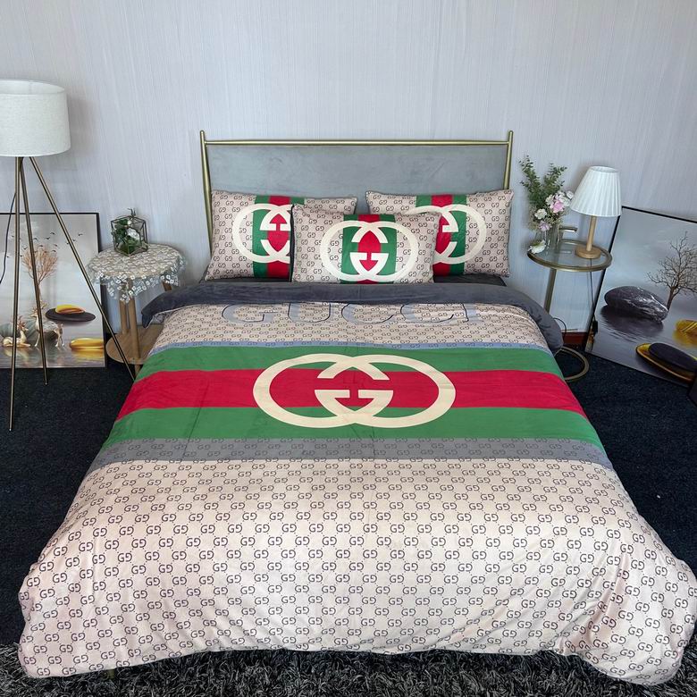 Gucci 2.0x2.3m 03