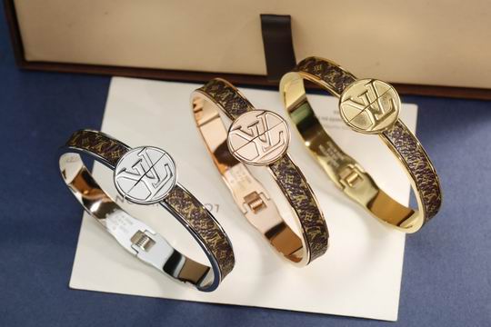 LV Bracelet3 0706