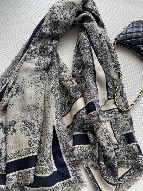 Dior 140X140cm 42%��˿42%��ë16%�� E39