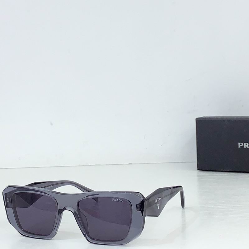 Prada 090303 b