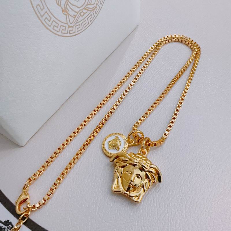 Versace necklace lyx215
