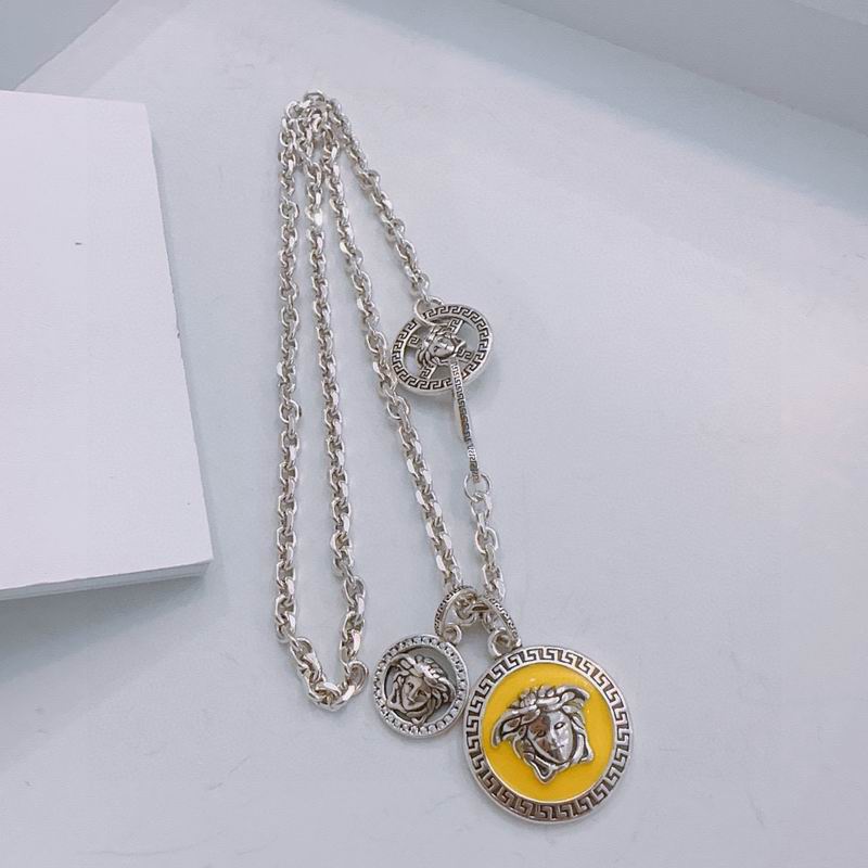 Versace necklace lyx261