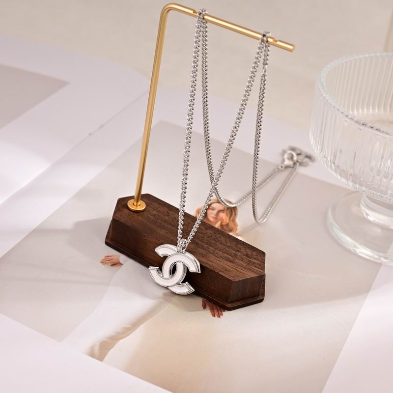 Chanel Suits 10yxx02