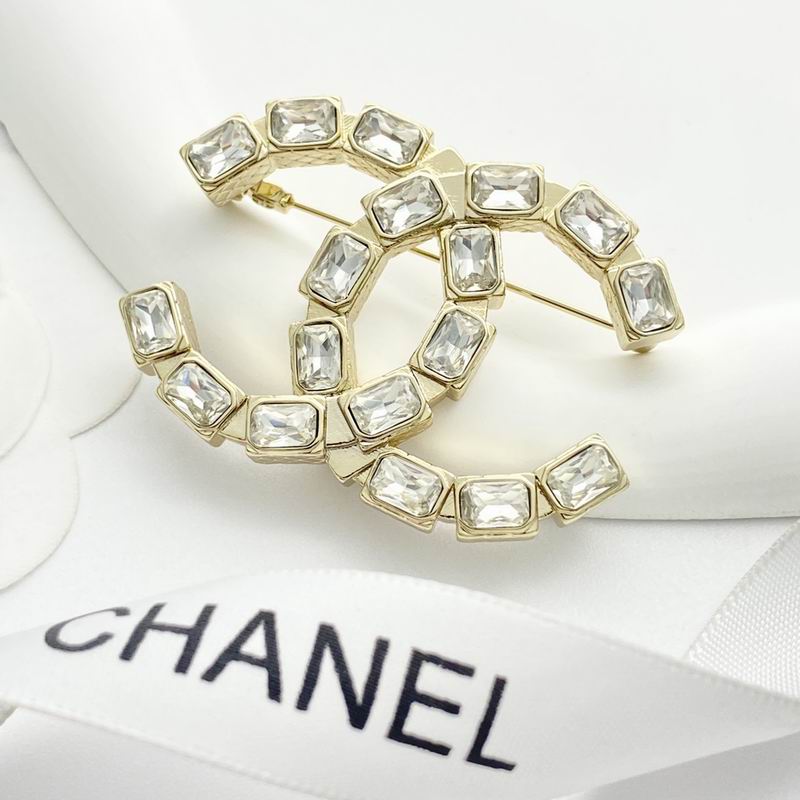 Chanel Brooch 10yxx44