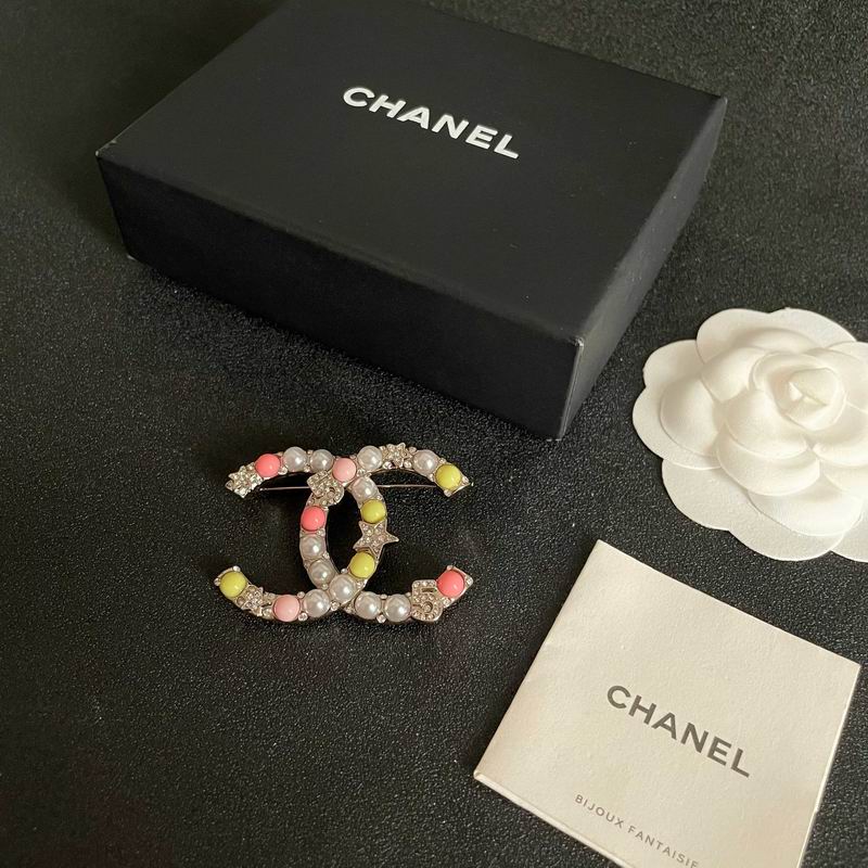 Chanel Brooch 10yxx46