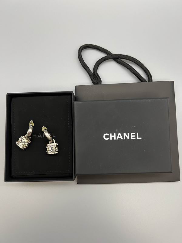 Chanel Brooch 12yxx315