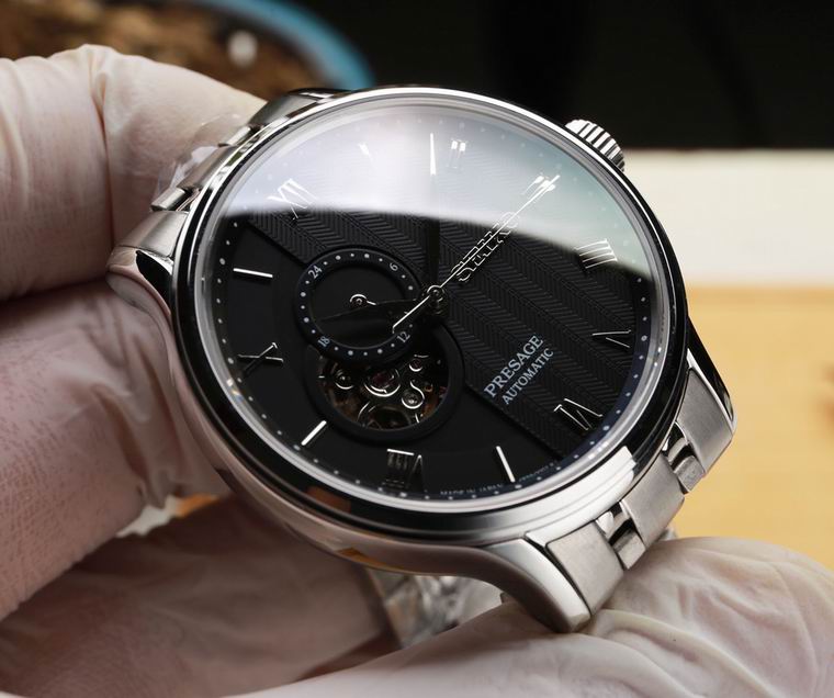 Seiko men 40.5mm M02